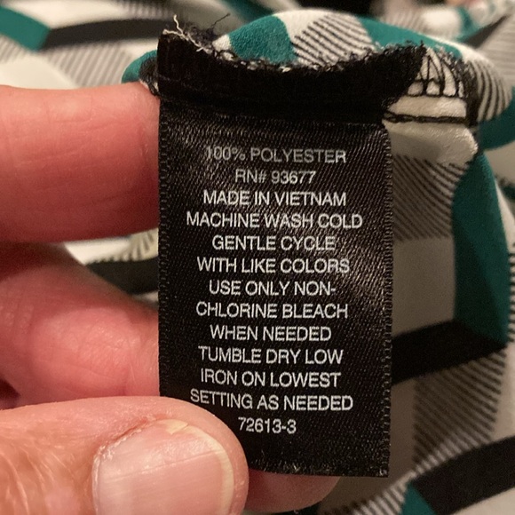 Worthington Green and Black Chevron Patterned Blouse Size Medium - Picture 8 of 13